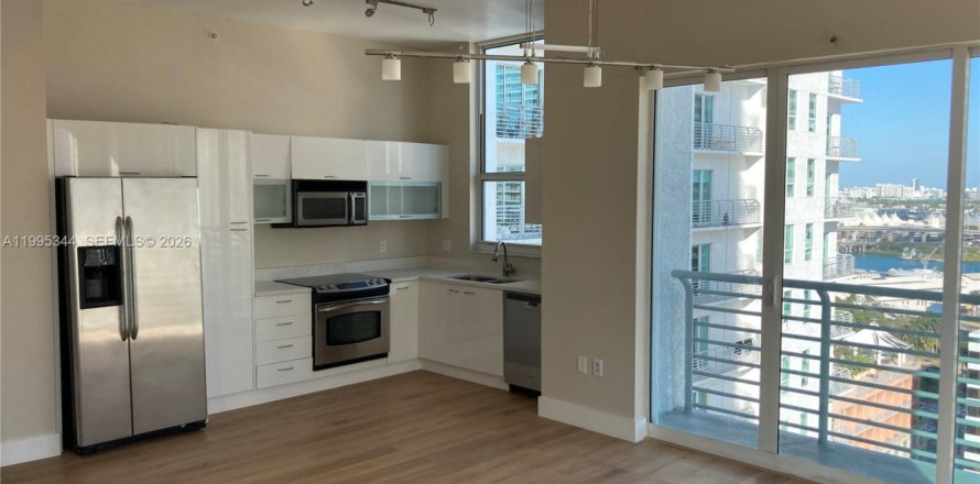 Condominio en Miami, Florida, 2 dormitorios  № 2062984