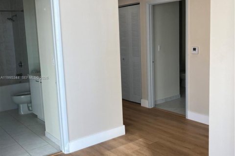 Condominio en alquiler en Miami, Florida, 2 dormitorios, 96.25 m2 № 2062984 - foto 12