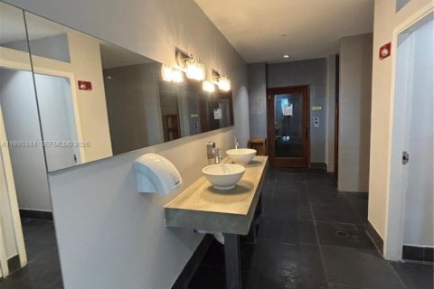 Condominio en alquiler en Miami, Florida, 2 dormitorios, 96.25 m2 № 2062984 - foto 27