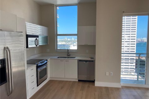 Condominio en alquiler en Miami, Florida, 2 dormitorios, 96.25 m2 № 2062984 - foto 2