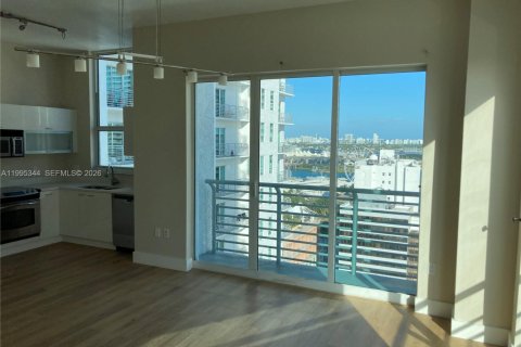 Condominio en alquiler en Miami, Florida, 2 dormitorios, 96.25 m2 № 2062984 - foto 3