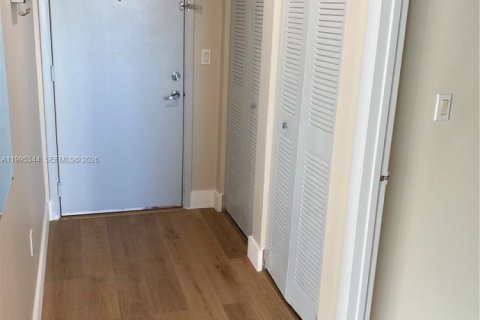 Condominio en alquiler en Miami, Florida, 2 dormitorios, 96.25 m2 № 2062984 - foto 13