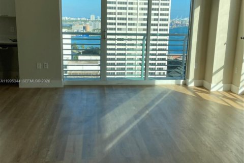 Condominio en alquiler en Miami, Florida, 2 dormitorios, 96.25 m2 № 2062984 - foto 6