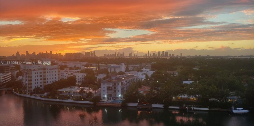Condominio en Miami Beach, Florida, 1 dormitorio № 1730197