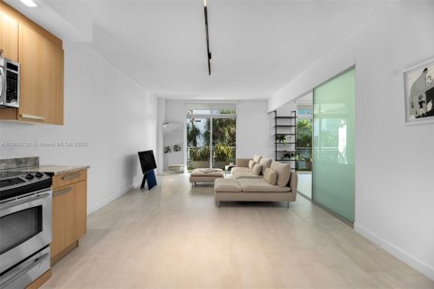 Condo in Miami Beach, Florida, 1 bedroom  № 1955860 - photo 6