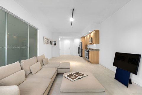 Condo in Miami Beach, Florida, 1 bedroom  № 1955860 - photo 3