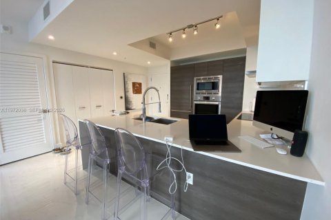 Condo in Coral Gables, Florida, 3 bedrooms  № 2033290 - photo 17