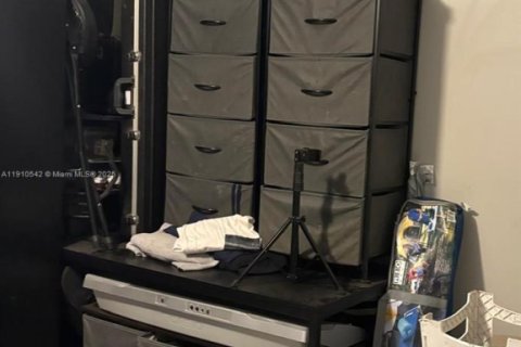 House in Riviera Beach, Florida 3 bedrooms, 89.19 sq.m. № 1968661 - photo 14