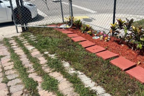 House in Riviera Beach, Florida 3 bedrooms, 89.19 sq.m. № 1968661 - photo 23