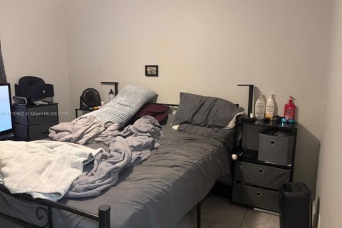 House in Riviera Beach, Florida 3 bedrooms, 89.19 sq.m. № 1968661 - photo 16