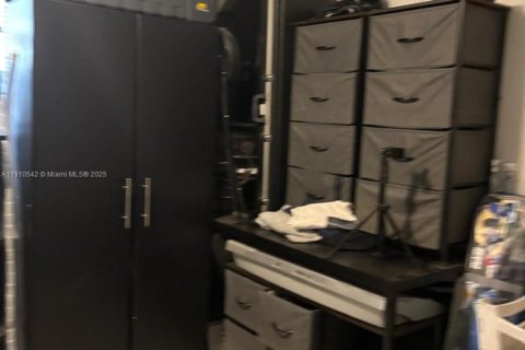 House in Riviera Beach, Florida 3 bedrooms, 89.19 sq.m. № 1968661 - photo 13