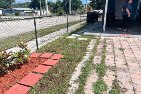 House in Riviera Beach, Florida 3 bedrooms, 89.19 sq.m. № 1968661 - photo 21