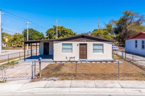 House in Riviera Beach, Florida 3 bedrooms, 89.19 sq.m. № 1968661 - photo 20