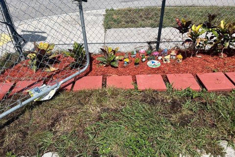 House in Riviera Beach, Florida 3 bedrooms, 89.19 sq.m. № 1968661 - photo 20