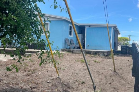 House in Riviera Beach, Florida 3 bedrooms, 89.19 sq.m. № 1968661 - photo 25