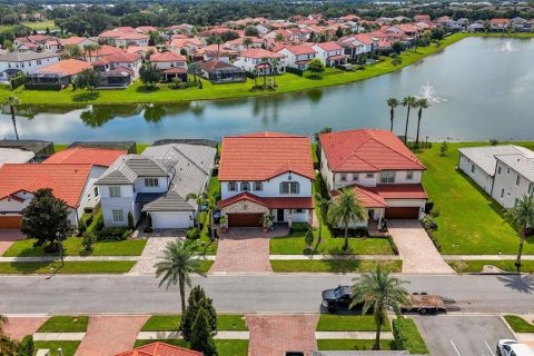 House in Orlando, Florida 4 bedrooms, 368.82 sq.m. № 2379489 - photo 7