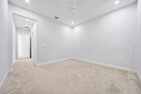House in Orlando, Florida 4 bedrooms, 368.82 sq.m. № 2379489 - photo 29