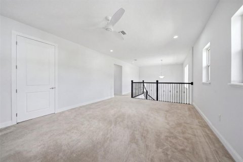 House in Orlando, Florida 4 bedrooms, 368.82 sq.m. № 2379489 - photo 19
