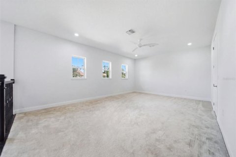 House in Orlando, Florida 4 bedrooms, 368.82 sq.m. № 2379489 - photo 18