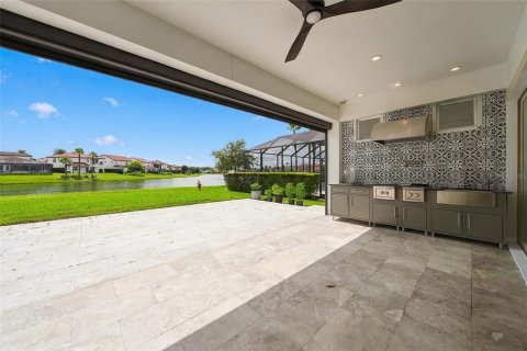 House in Orlando, Florida 4 bedrooms, 368.82 sq.m. № 2379489 - photo 5