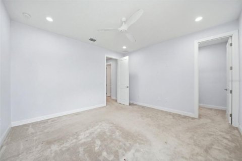 House in Orlando, Florida 4 bedrooms, 368.82 sq.m. № 2379489 - photo 30