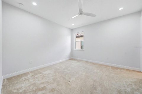 House in Orlando, Florida 4 bedrooms, 368.82 sq.m. № 2379489 - photo 28