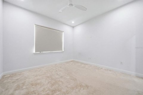 House in Orlando, Florida 4 bedrooms, 368.82 sq.m. № 2379489 - photo 27