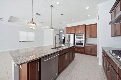 House in Orlando, Florida 4 bedrooms, 368.82 sq.m. № 2379489 - photo 11
