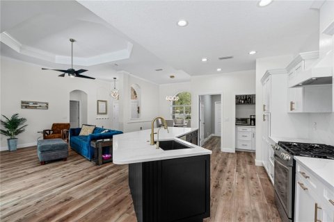 House in Bradenton, Florida 4 bedrooms, 264.03 sq.m. № 2210564 - photo 5
