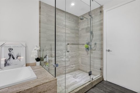 Купить кондоминиум в Майами, Флорида 1 спальня, 73.39м2, № 2006246 - фото 24