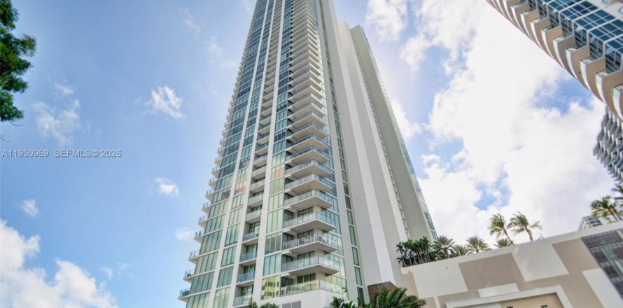 Кондоминиум с 1 спальней в Майами, Флорида № 2006246