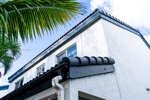 House in Miami, Florida 3 bedrooms, 172.24 sq.m. № 2035110 - photo 5