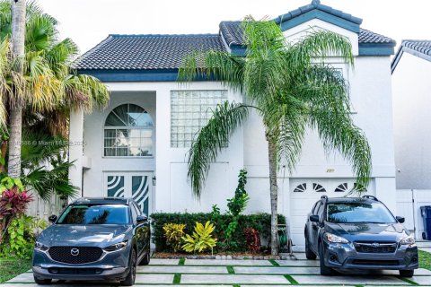 House in Miami, Florida 3 bedrooms, 172.24 sq.m. № 2035110 - photo 3