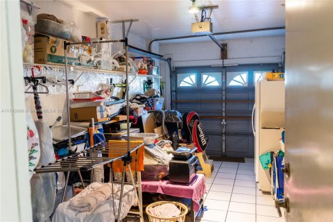 House in Miami, Florida 3 bedrooms, 172.24 sq.m. № 2035110 - photo 29