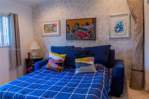 House in Miami, Florida 3 bedrooms, 172.24 sq.m. № 2035110 - photo 15