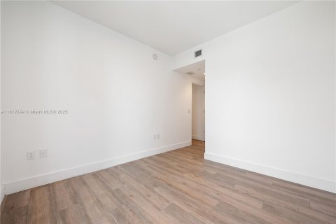Купить кондоминиум в Майами, Флорида 3 спальни, 162.86м2, № 1234373 - фото 24