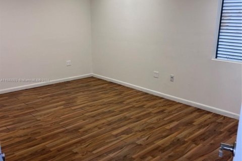 Propiedad comercial en alquiler en Miami Gardens, Florida № 1162935 - foto 1