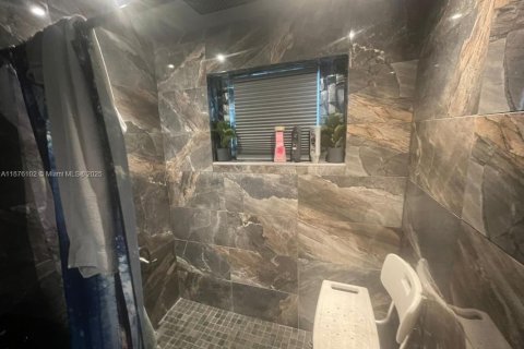 House in Florida City, Florida 3 bedrooms, 123 sq.m. № 1924145 - photo 5