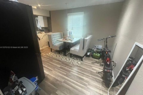 House in Florida City, Florida 3 bedrooms, 123 sq.m. № 1924145 - photo 8