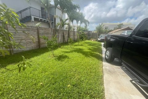 House in Florida City, Florida 3 bedrooms, 123 sq.m. № 1924145 - photo 3