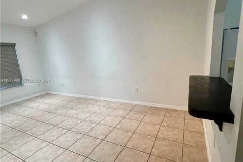 Copropriété à louer à Hialeah, Floride: 3 chambres, 95.69 m2 № 1976766 - photo 3