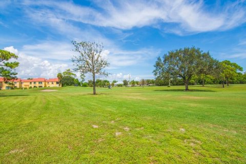 Condo in Stuart, Florida, 2 bedrooms № 2194812 - photo 28