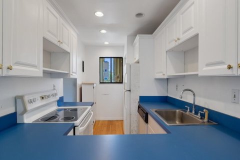 Condo in Stuart, Florida, 2 bedrooms № 2194812 - photo 3