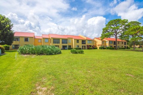 Condo in Stuart, Florida, 2 bedrooms № 2194812 - photo 25