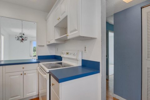 Condo in Stuart, Florida, 2 bedrooms № 2194812 - photo 2