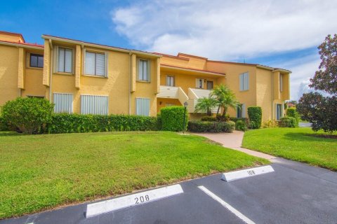 Condo in Stuart, Florida, 2 bedrooms  № 2194812