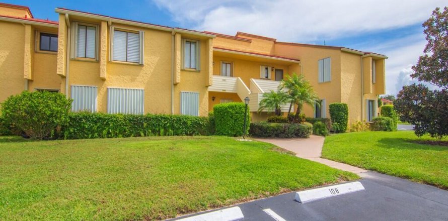 Condo in Stuart, Florida, 2 bedrooms № 2194812