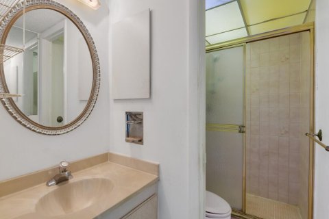 Condo in Stuart, Florida, 2 bedrooms № 2194812 - photo 19