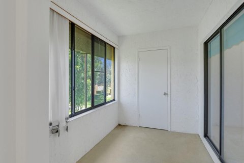 Condo in Stuart, Florida, 2 bedrooms № 2194812 - photo 11