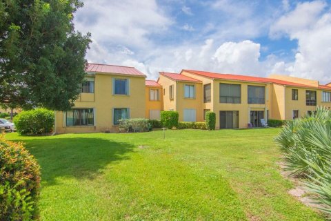 Condo in Stuart, Florida, 2 bedrooms № 2194812 - photo 26